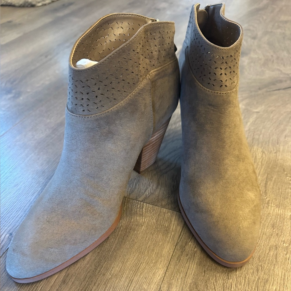 Women's Taupe Ankle Boots Violet and Red